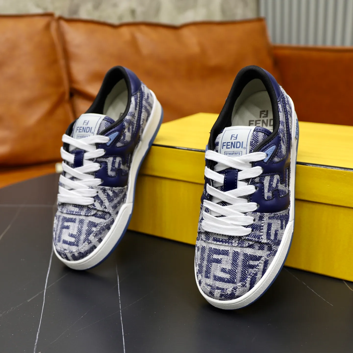 Ex-factory price: 640🔥Couple model (top original order) Brand: FENDI Size: 35-44 (customized for men 38 and 45) Grade: original order quality High version Material: Imported original cowhide stitching ➕ High-quality and comfortable lining Original TPU lightweight anti-slip outsole Style category: Travel fashion casual shoes Versatile trend
